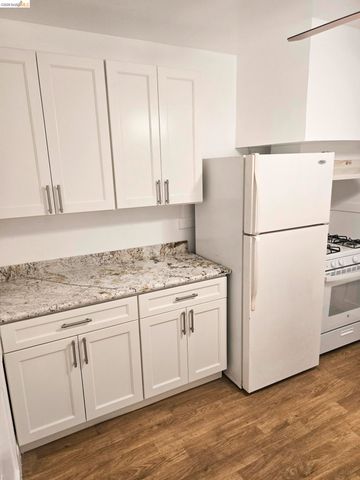 1070 Aileen St, Oakland, CA 94608