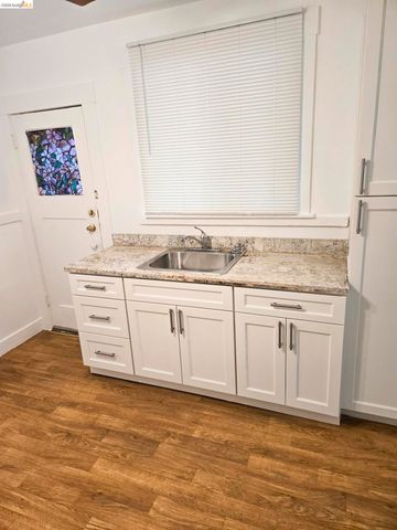 1070 Aileen St, Oakland, CA 94608