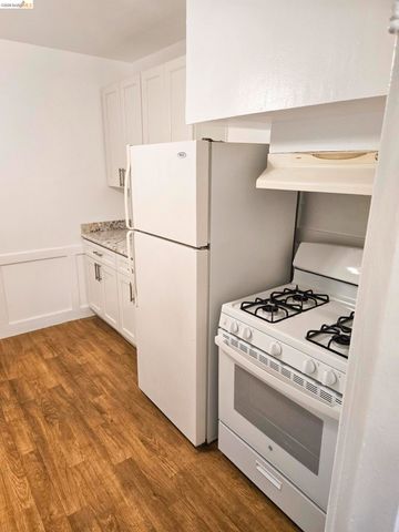 1070 Aileen St, Oakland, CA 94608