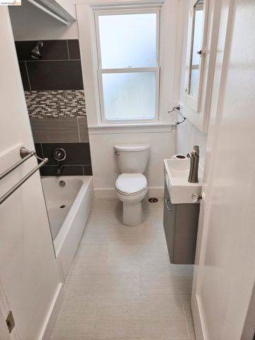 1070 Aileen St, Oakland, CA 94608