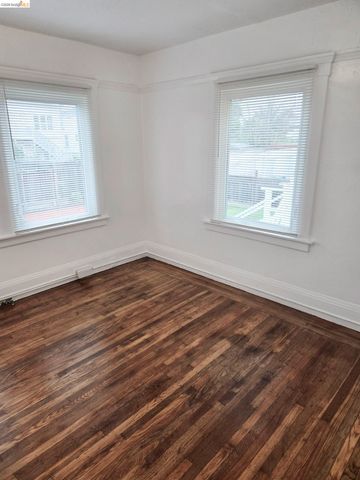 1070 Aileen St, Oakland, CA 94608