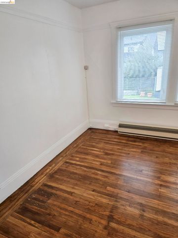 1070 Aileen St, Oakland, CA 94608