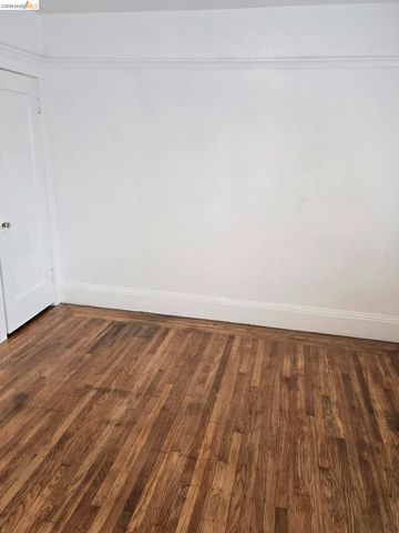 1070 Aileen St, Oakland, CA 94608