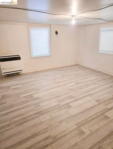 1070 Aileen St, Oakland, CA 94608