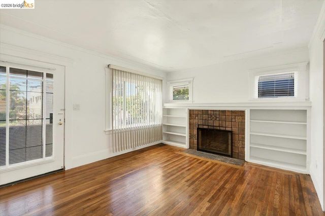 1070 Aileen St, Oakland, CA 94608