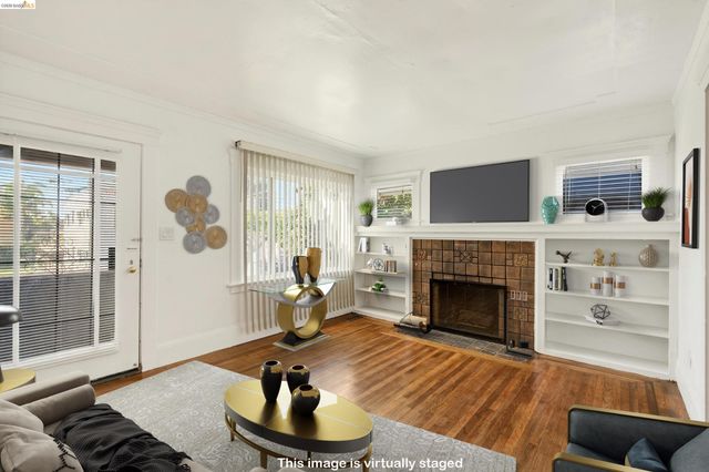 1070 Aileen St, Oakland, CA 94608