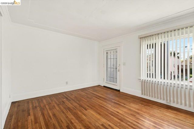 1070 Aileen St, Oakland, CA 94608