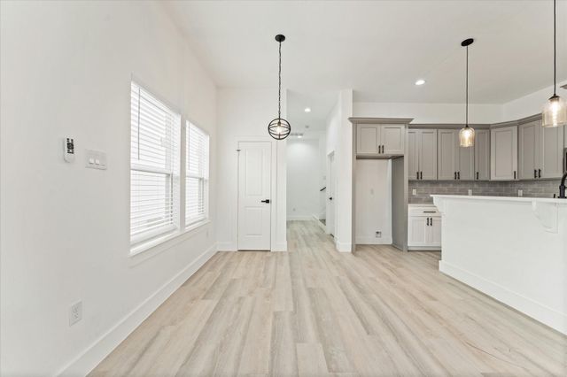725 E 37th Street, Houston, TX 77022
