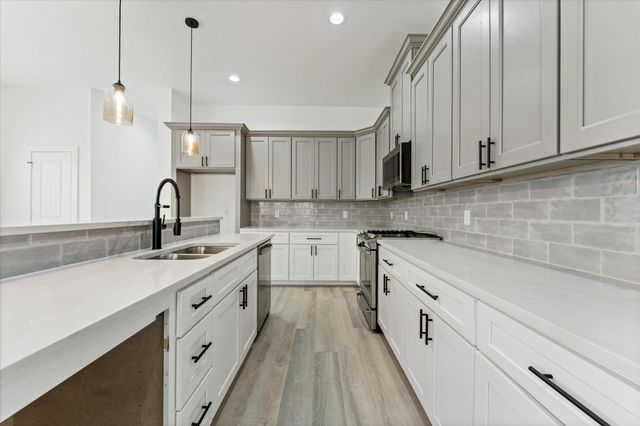 725 E 37th Street, Houston, TX 77022