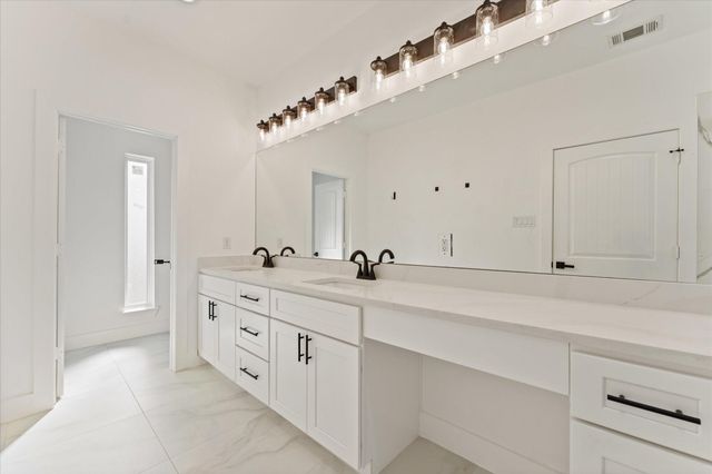 725 E 37th Street, Houston, TX 77022