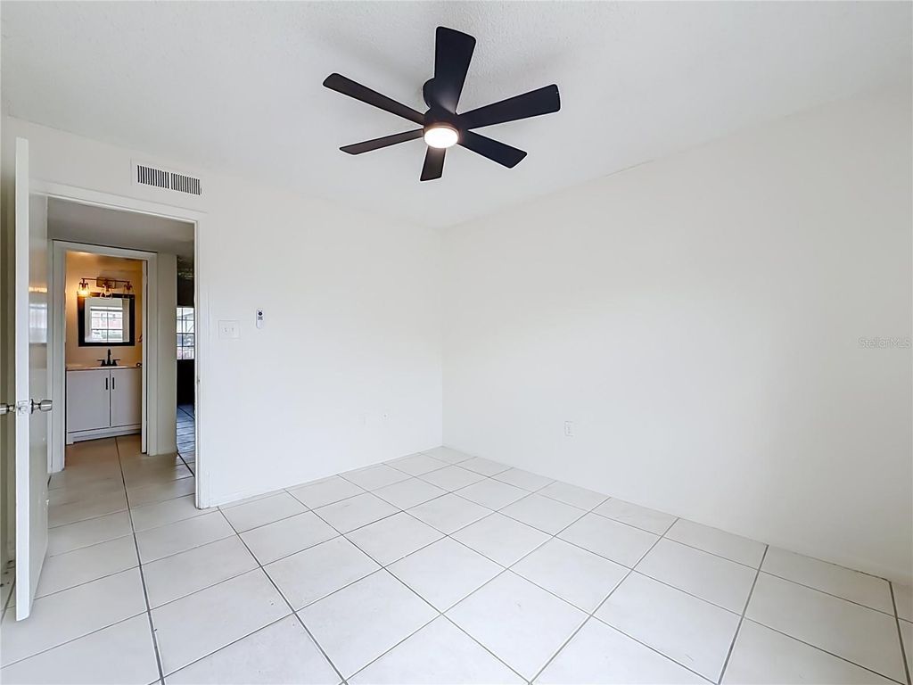 Image 16 of property listing at 1434 W HOLDEN AVENUE C-4, Orlando, FL 32839