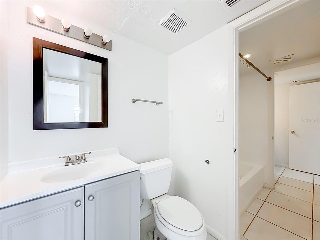 Image 23 of property listing at 1434 W HOLDEN AVENUE C-4, Orlando, FL 32839