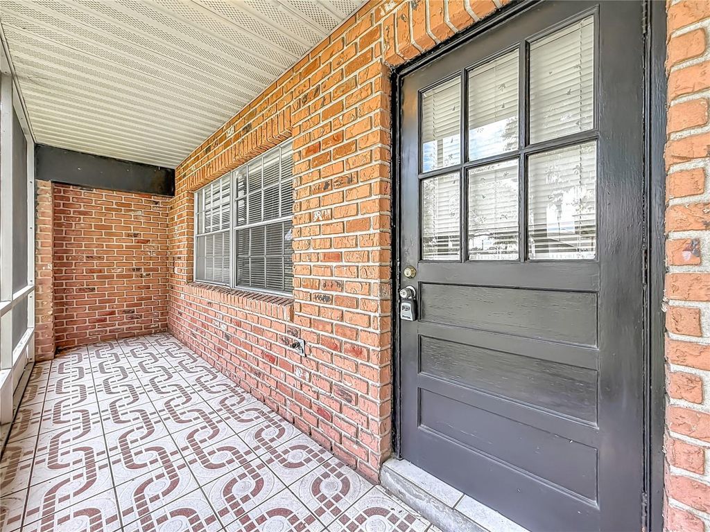 Image 29 of property listing at 1434 W HOLDEN AVENUE C-4, Orlando, FL 32839