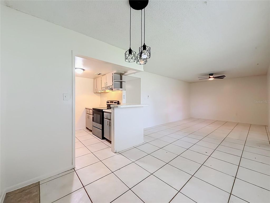 Image 4 of property listing at 1434 W HOLDEN AVENUE C-4, Orlando, FL 32839