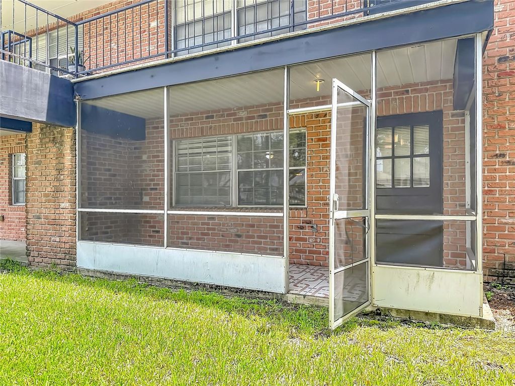 Image 31 of property listing at 1434 W HOLDEN AVENUE C-4, Orlando, FL 32839