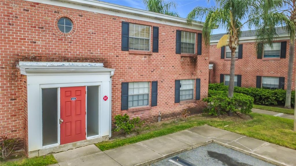 Image 34 of property listing at 1434 W HOLDEN AVENUE C-4, Orlando, FL 32839
