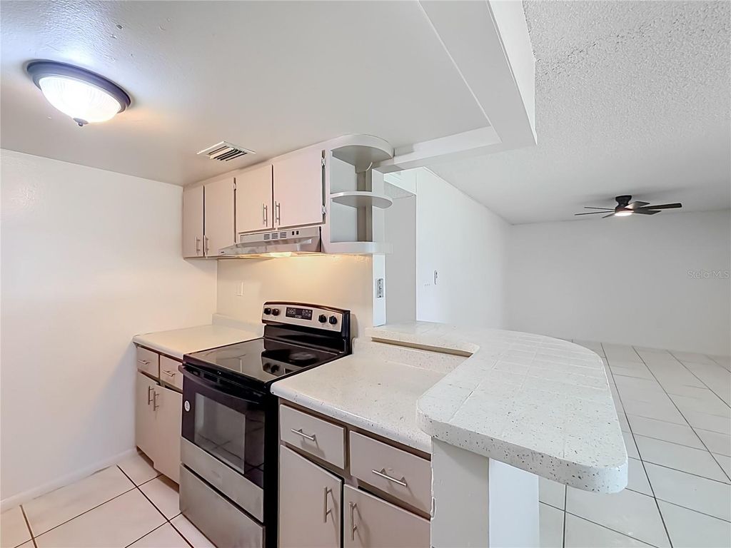 Image 8 of property listing at 1434 W HOLDEN AVENUE C-4, Orlando, FL 32839