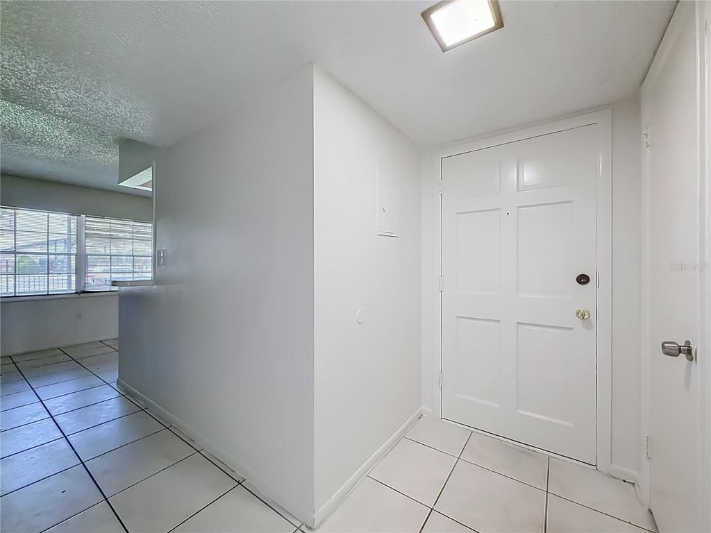 Image 9 of property listing at 1434 W HOLDEN AVENUE C-4, Orlando, FL 32839