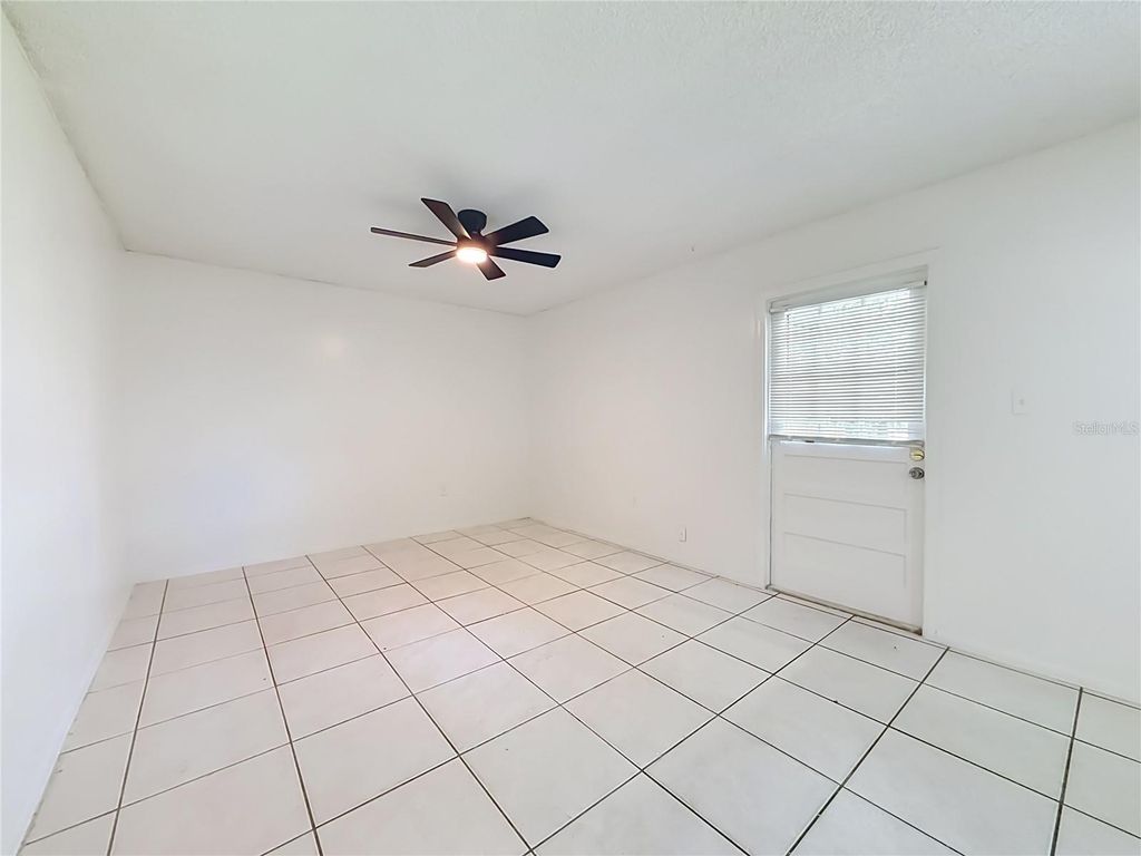 Image 10 of property listing at 1434 W HOLDEN AVENUE C-4, Orlando, FL 32839