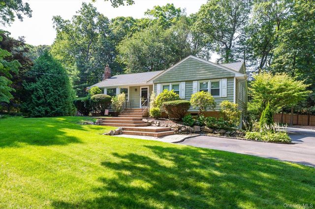 2 Meadowlark Lane, Huntington, NY 11743