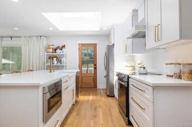 2 Meadowlark Lane, Huntington, NY 11743