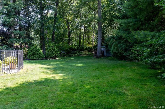 2 Meadowlark Lane, Huntington, NY 11743