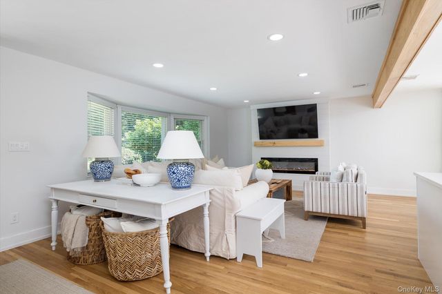 2 Meadowlark Lane, Huntington, NY 11743