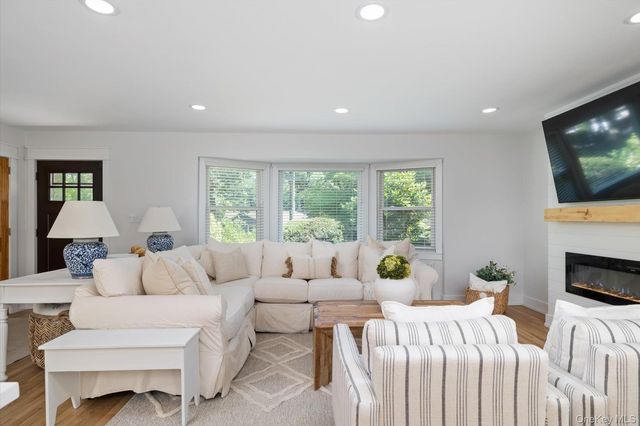 2 Meadowlark Lane, Huntington, NY 11743