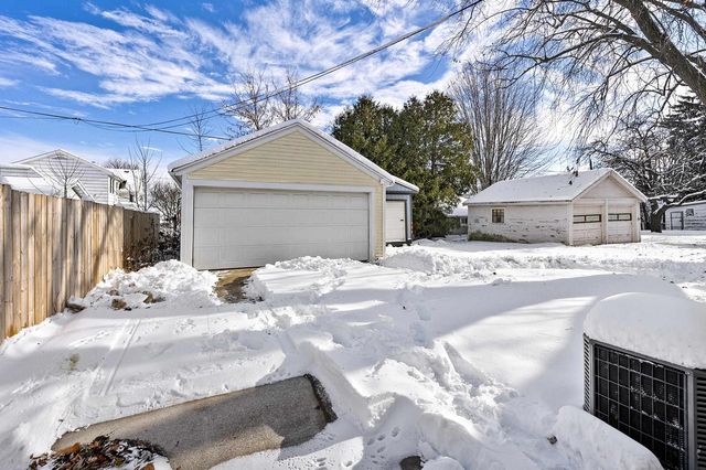 1013 S 22ND STREET, Manitowoc, WI 54220