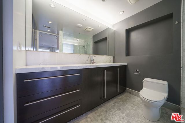800 W 1st Street 2110, Los Angeles, CA 90012