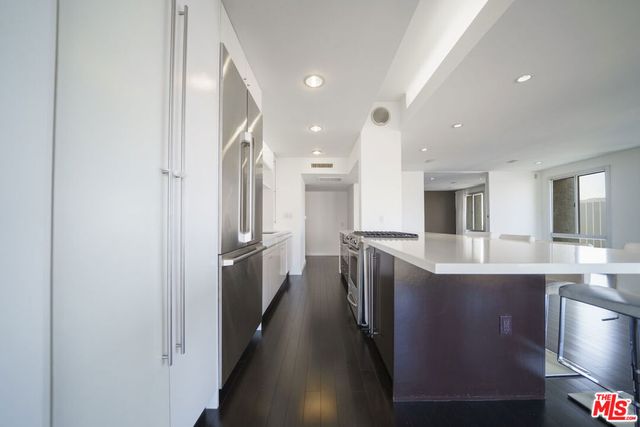 800 W 1st Street 2110, Los Angeles, CA 90012