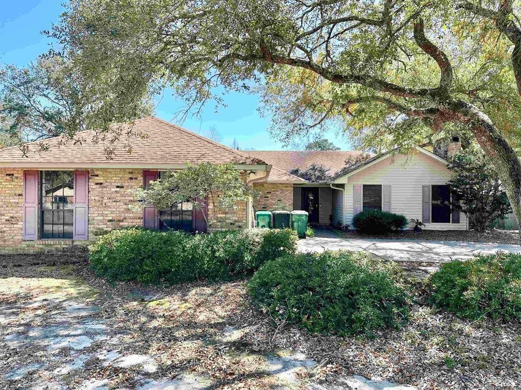 307 N Buckingham Dr, Slidell, LA 70461