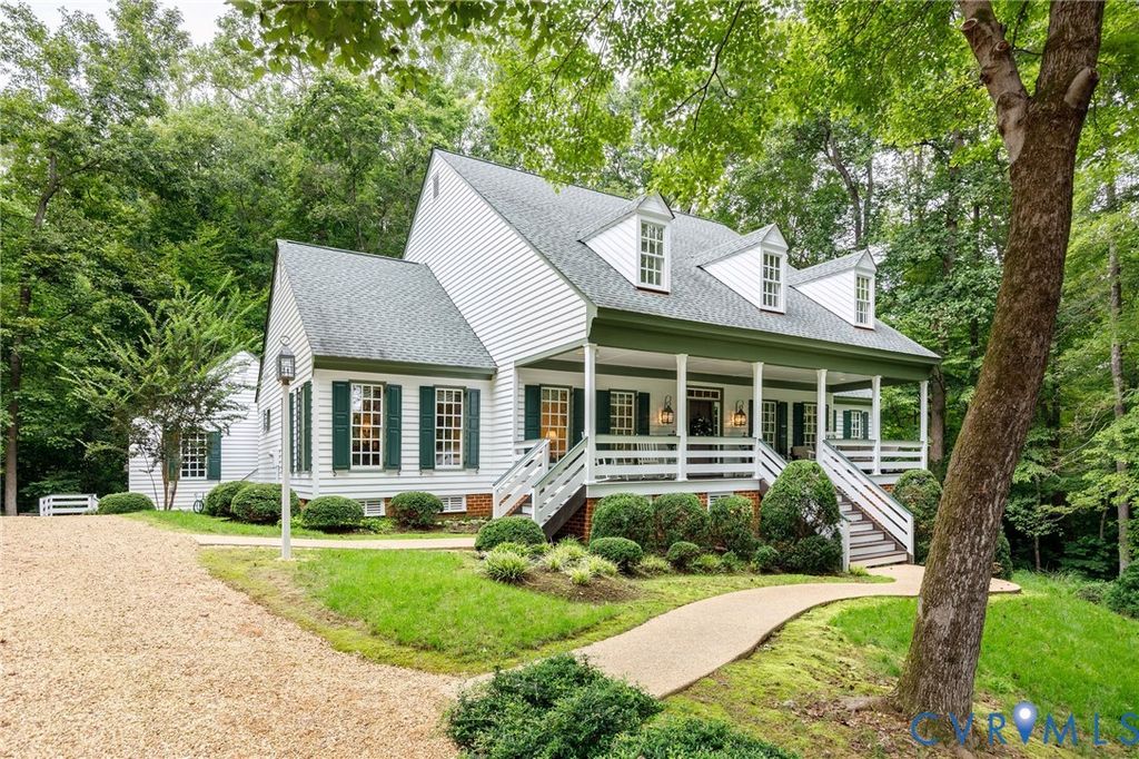 8100 Heathbluff Ct, Chester, VA 23832