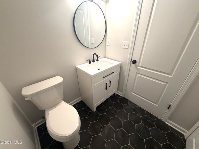 27 Woodside Drive, Albany, NY 12208