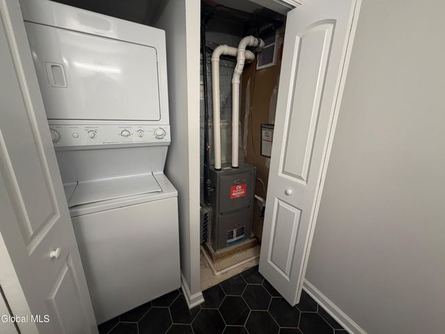 27 Woodside Drive, Albany, NY 12208