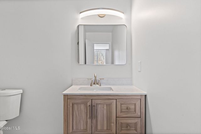 27 Woodside Drive, Albany, NY 12208