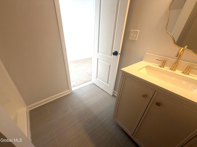 27 Woodside Drive, Albany, NY 12208