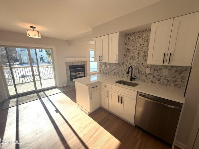 27 Woodside Drive, Albany, NY 12208