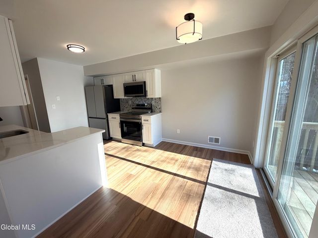 27 Woodside Drive, Albany, NY 12208