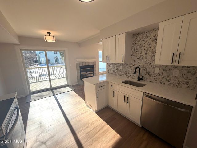 27 Woodside Drive, Albany, NY 12208