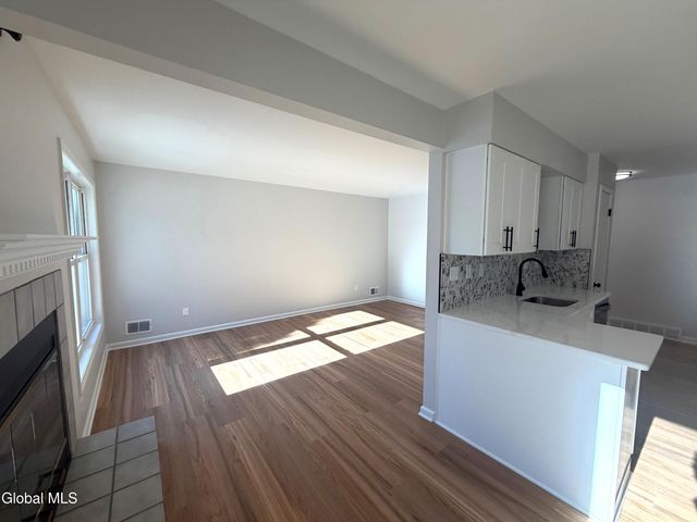 27 Woodside Drive, Albany, NY 12208