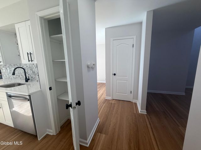 27 Woodside Drive, Albany, NY 12208