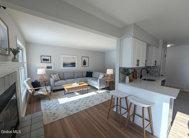 27 Woodside Drive, Albany, NY 12208