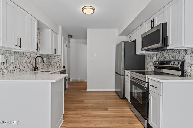 27 Woodside Drive, Albany, NY 12208