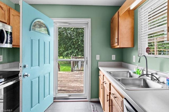 828 Weavil Road, Kernersville, NC 27284