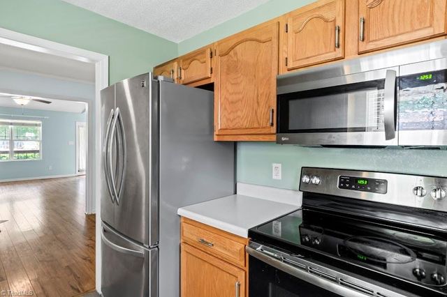 828 Weavil Road, Kernersville, NC 27284
