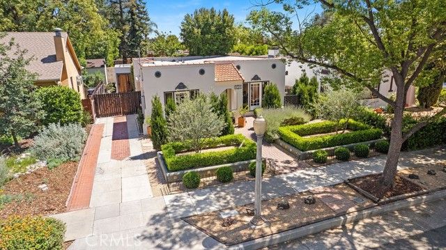1710 N Los Robles, Pasadena, CA 91104