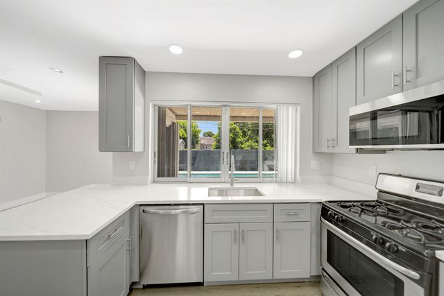 2545 NW 105th Lane, Sunrise, FL 33322