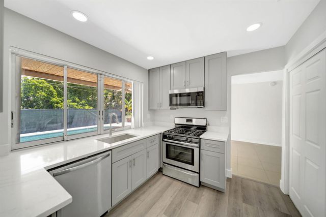 2545 NW 105th Lane, Sunrise, FL 33322