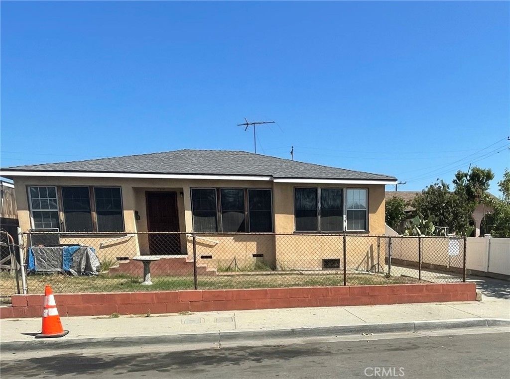 468 S Fetterly, Los Angeles, CA 90022